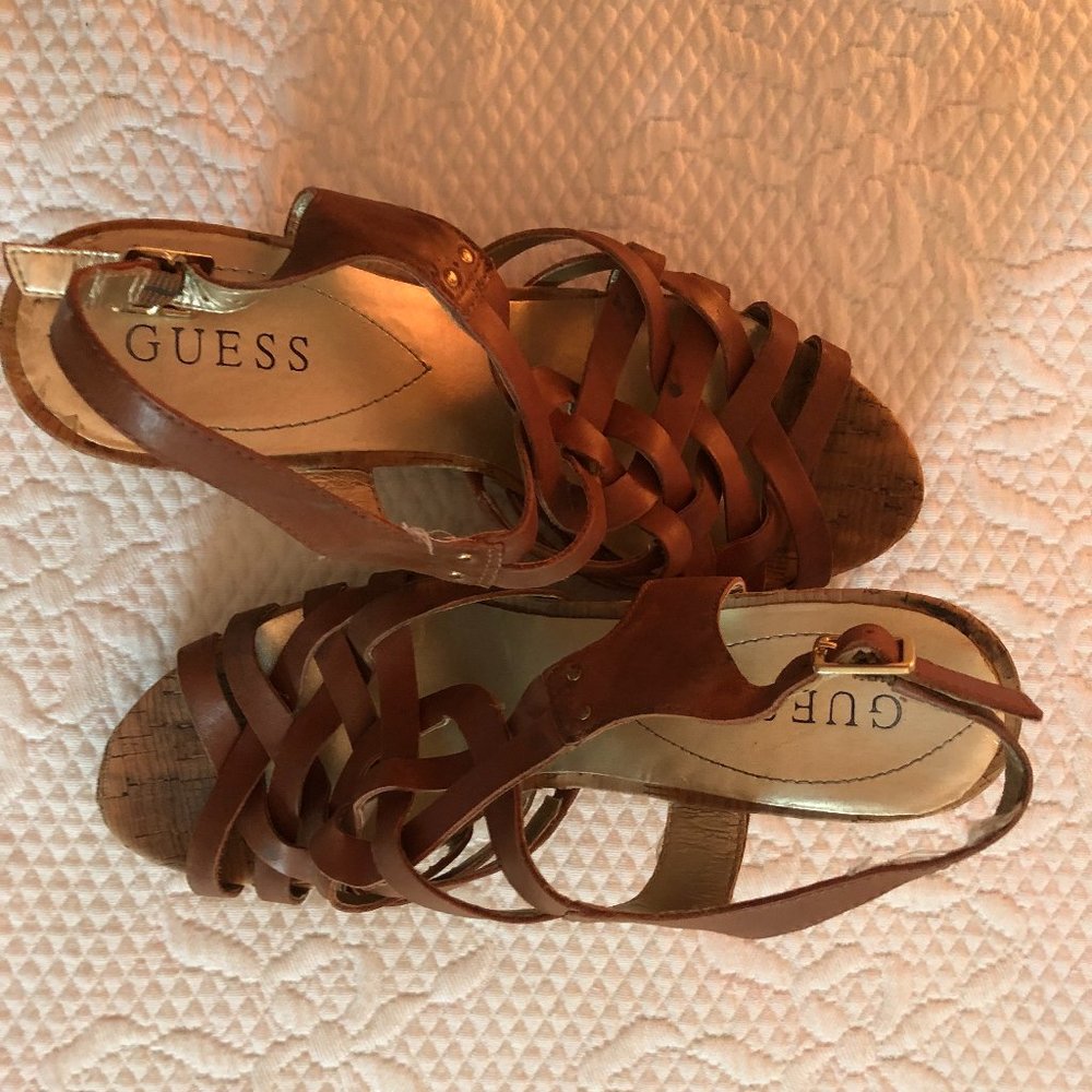 Guess 3-in platforms